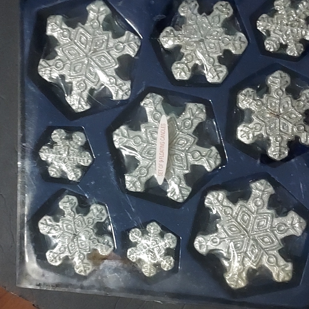 9 pc.Set GlitterSilverSnowflakes Floating Candles wrapped separately in plastic.